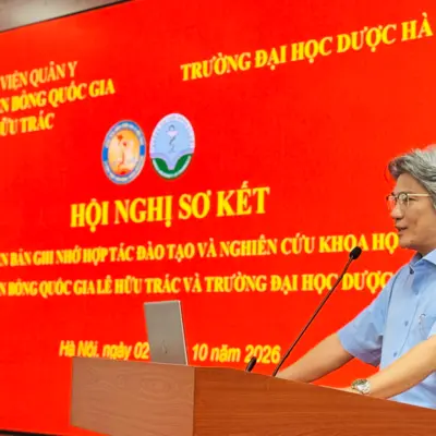 HỘI NGHỊ SƠ KẾT  GIỮA BỆNH VIỆN BỎNG QUỐC GIA LÊ HỮU TRÁC VÀ TRƯỜNG ĐẠI HỌC DƯỢC HÀ NỘI: TỪ KẾT NỐI ĐÀO TẠO ĐẾN ĐỒNG HÀNH NÂNG CAO CHẤT LƯỢNG ĐIỀU TRỊ